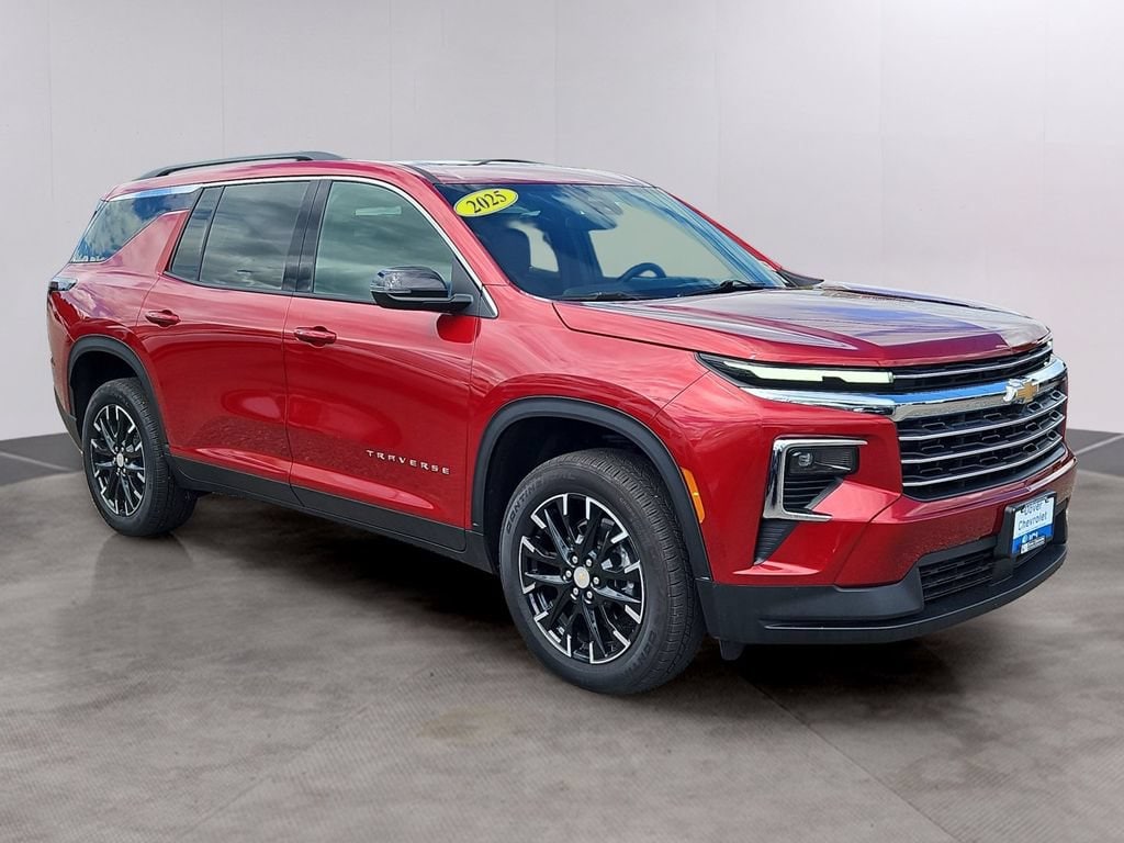 Used 2025 Chevrolet Traverse LT SUV