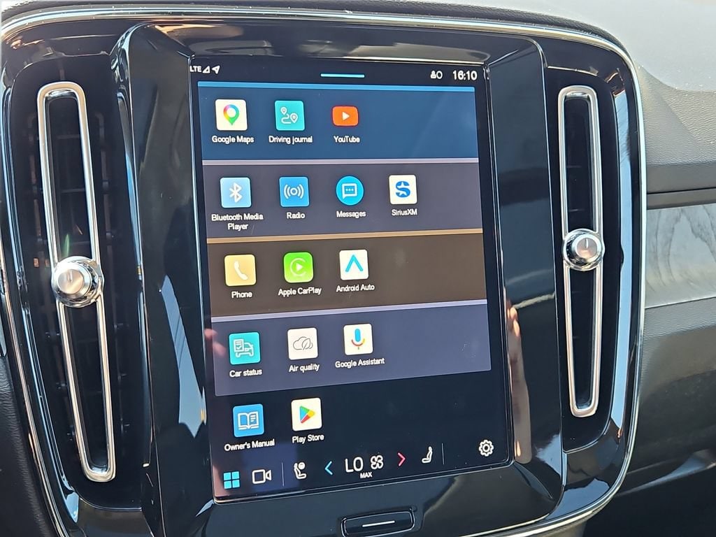 2024 Volvo XC40 Plus - Photo 18