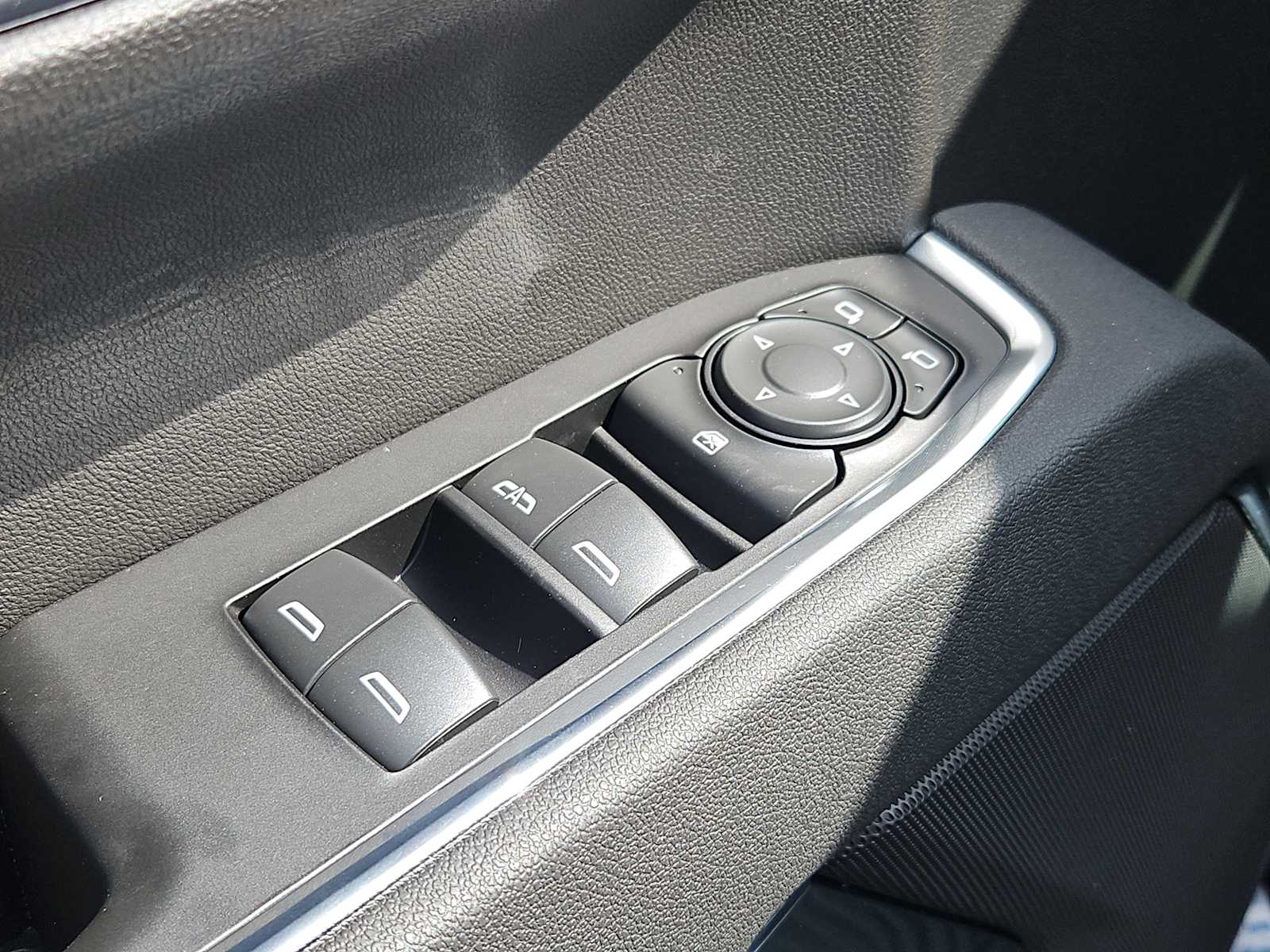 2026 Chevrolet Silverado 1500 LT - Photo 6