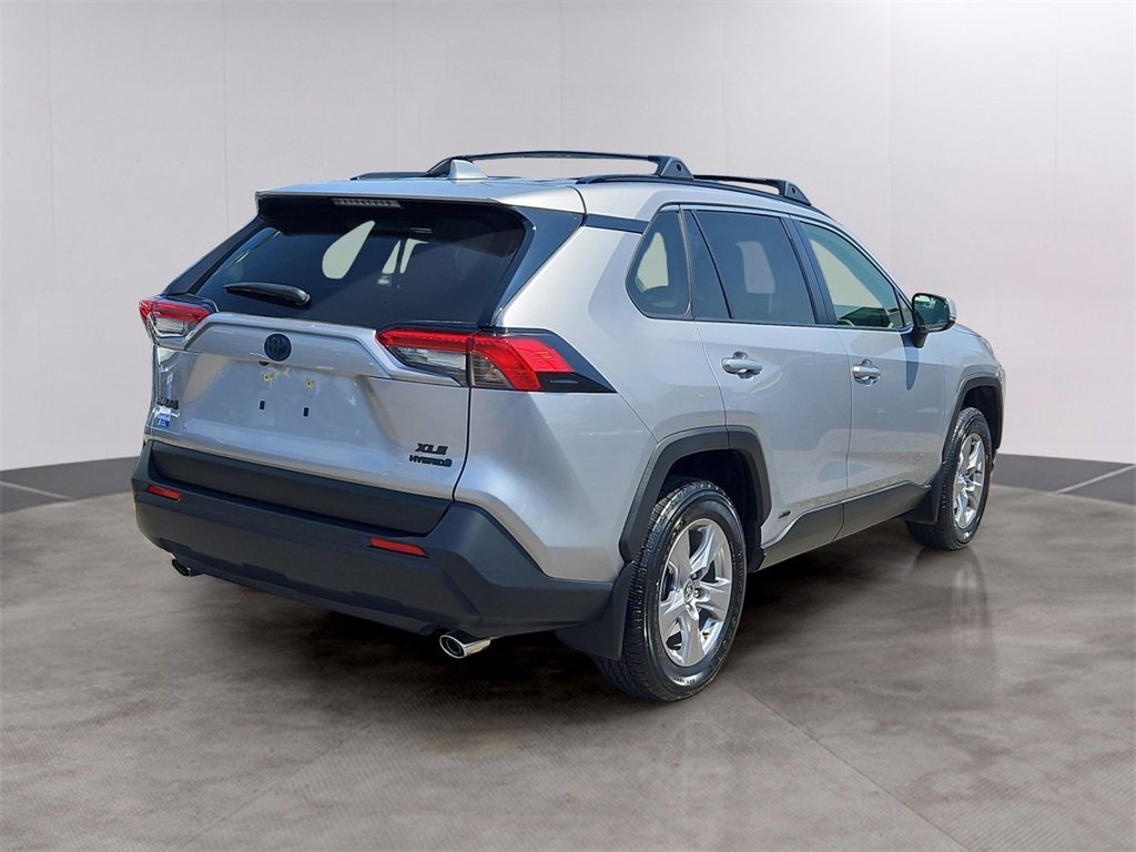 2023 Toyota RAV4 Hybrid XLE photo 4
