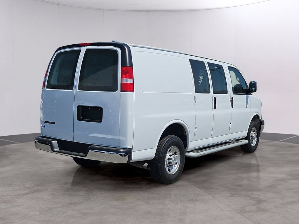 2024 Chevrolet Express Cargo Work Van - Photo 4