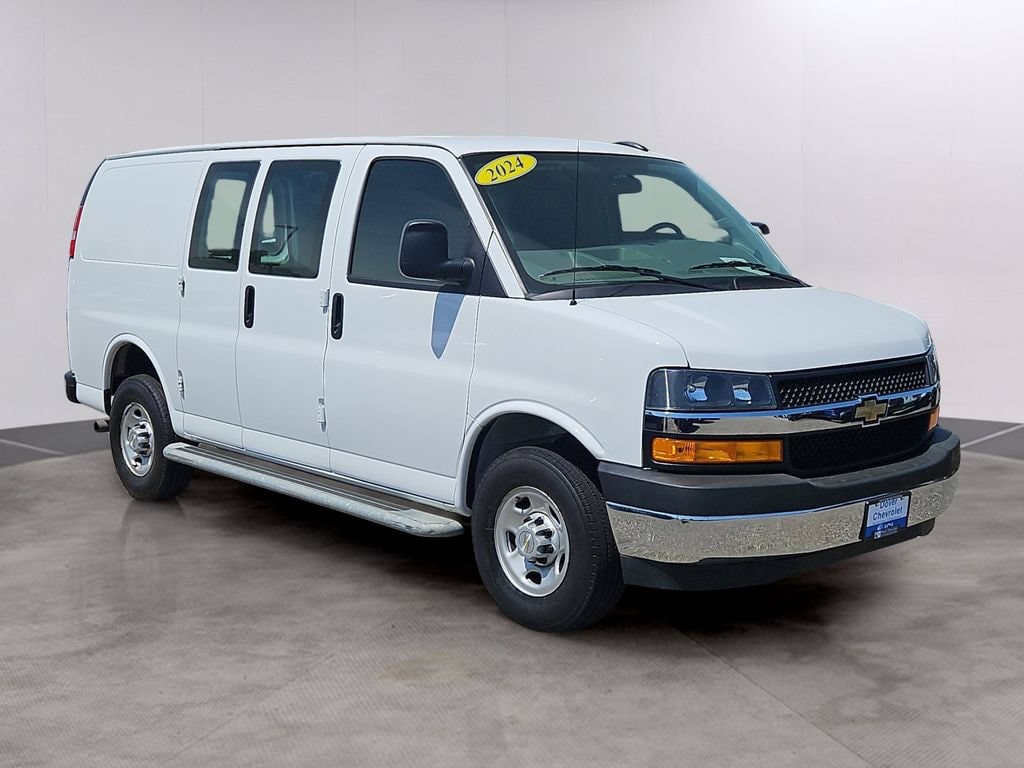 2024 Chevrolet Express Cargo Work Van - Photo 3