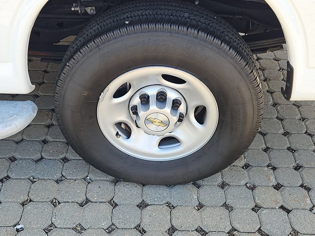 2024 Chevrolet Express Cargo Work Van - Photo 8