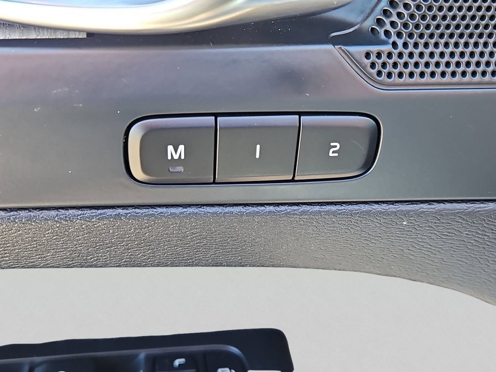 2024 Volvo XC40 Plus - Photo 20