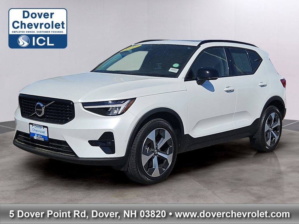 2024 Volvo XC40 B5 Plus Dark AWD's photo