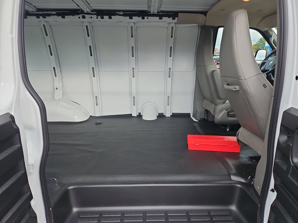 2025 Chevrolet Express Cargo Work Van - Photo 16