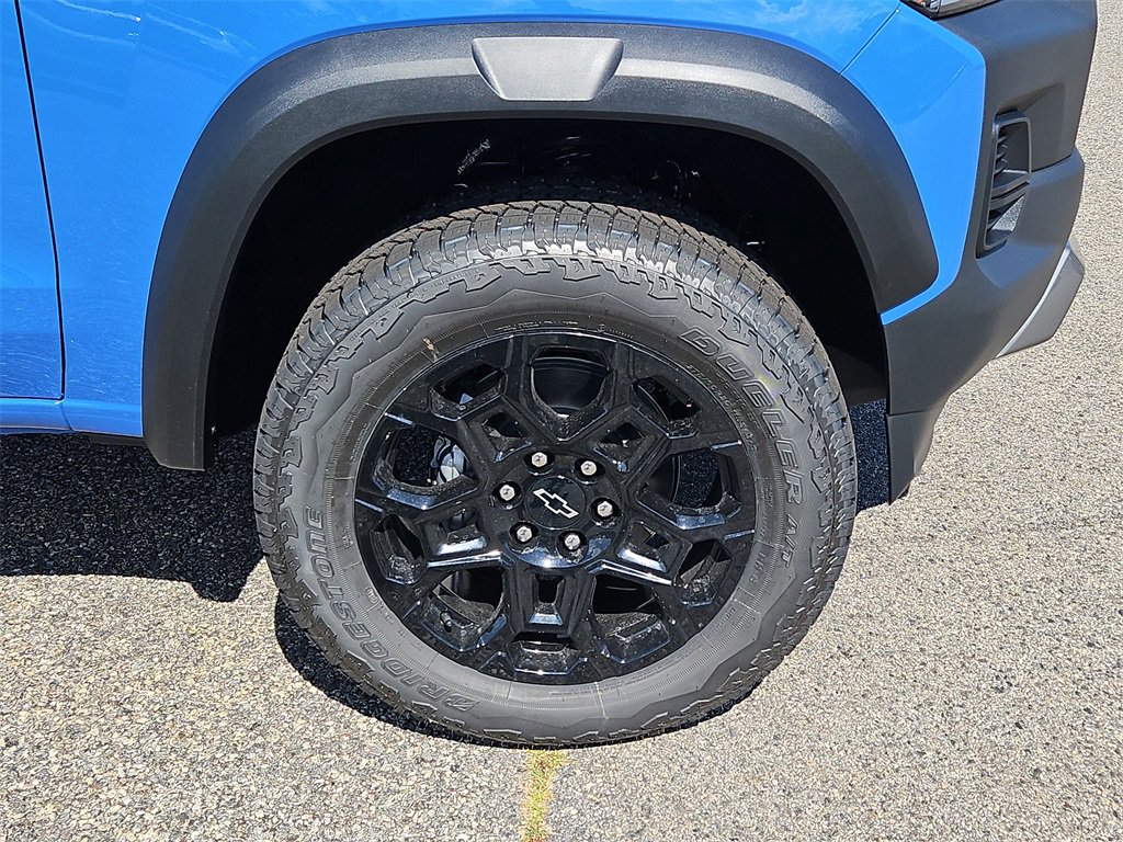 2026 Chevrolet Colorado Trail Boss photo 2