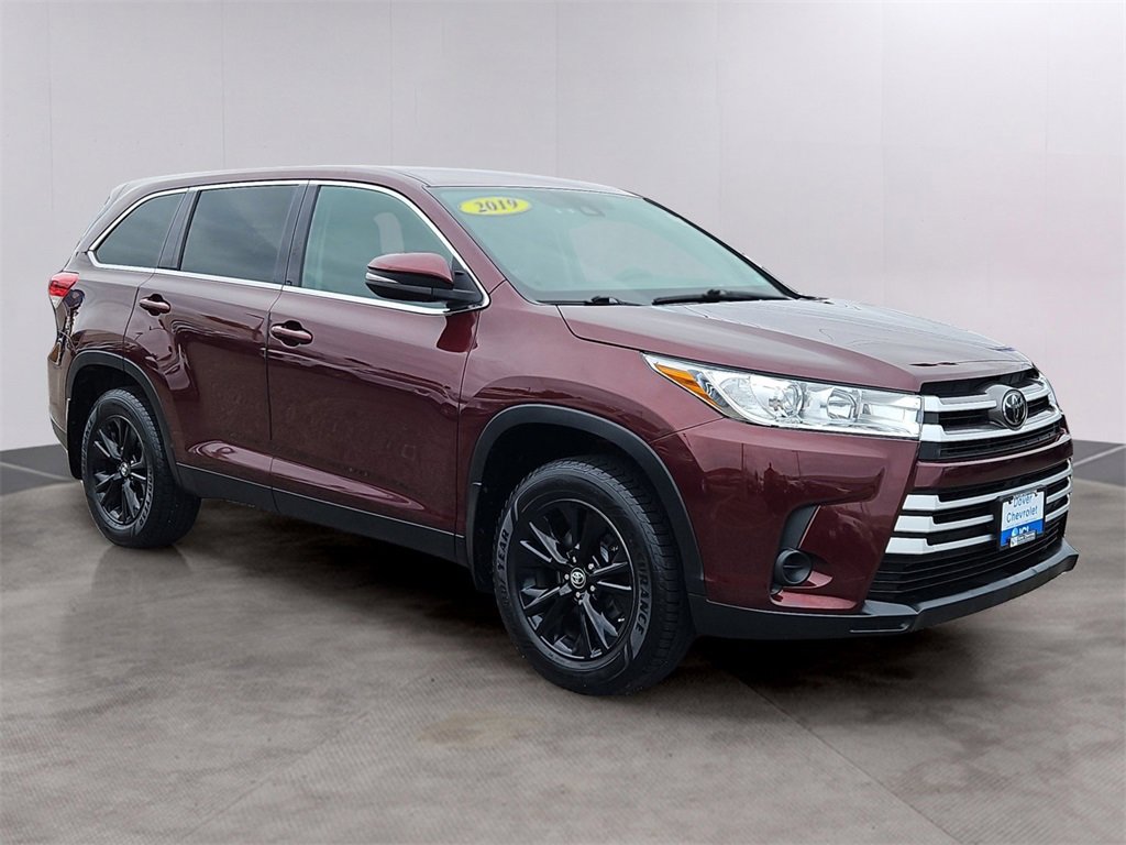 2019 Toyota Highlander LE photo 3