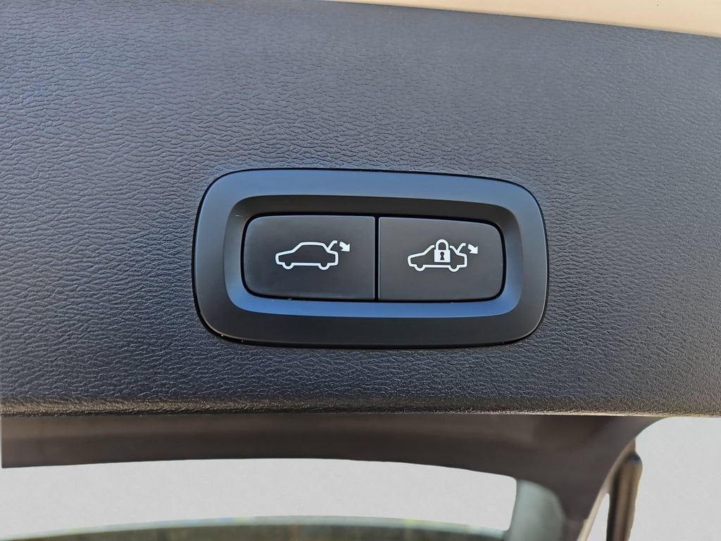 2024 Volvo XC40 Plus - Photo 24