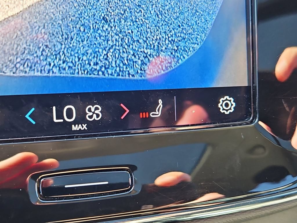 2024 Volvo XC40 Plus - Photo 21