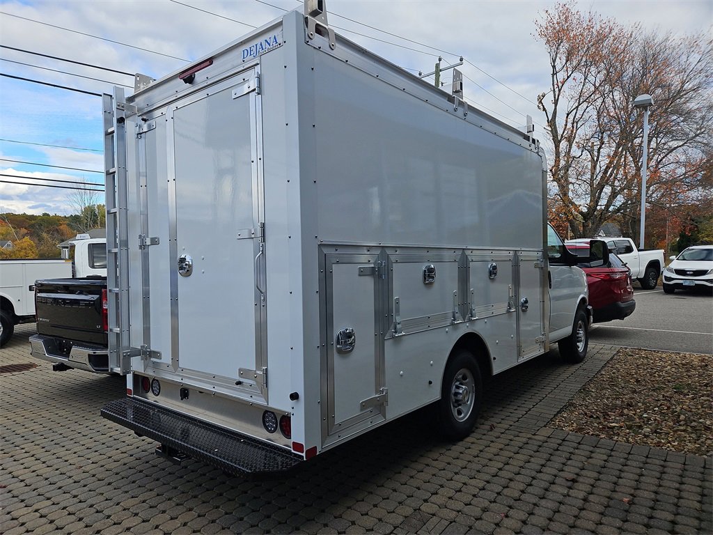 2025 Chevrolet Express 3500 Cutaway Van photo 3