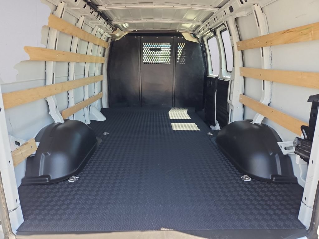 2024 Chevrolet Express Cargo Work Van - Photo 28