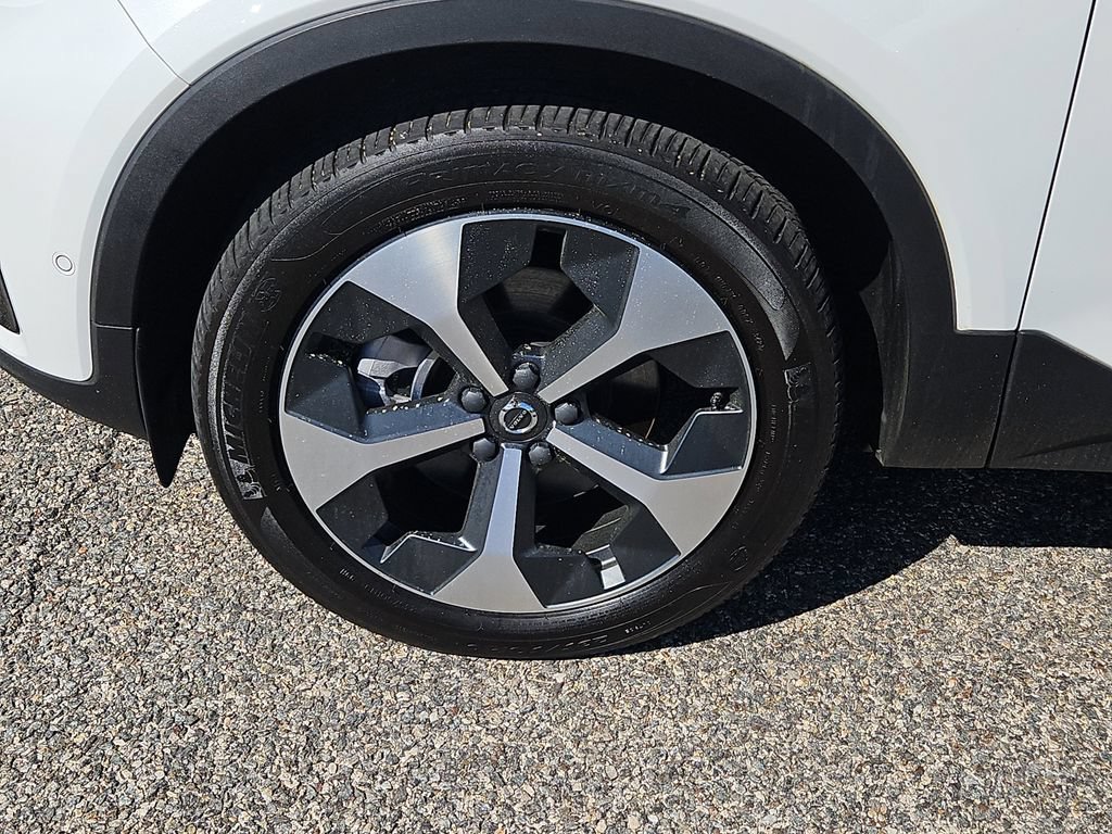 2024 Volvo XC40 Plus - Photo 7