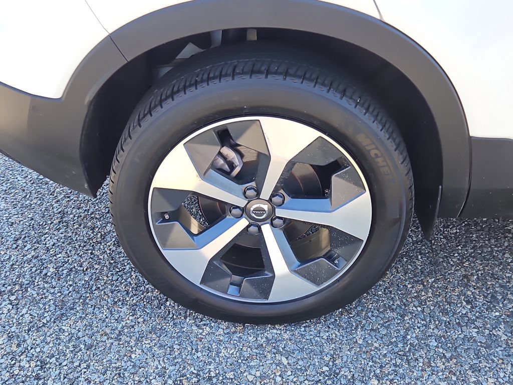 2024 Volvo XC40 Plus - Photo 9