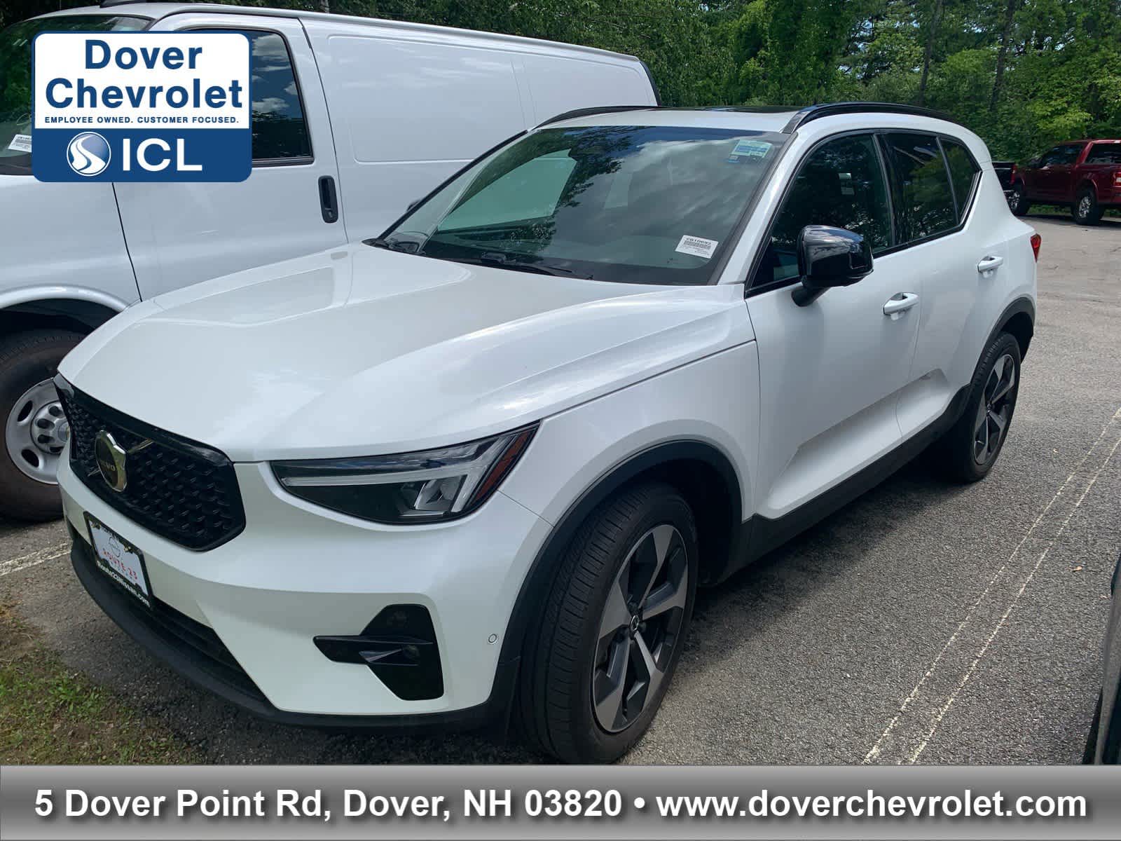 2024 Volvo XC40 B5 Plus Dark AWD's photo