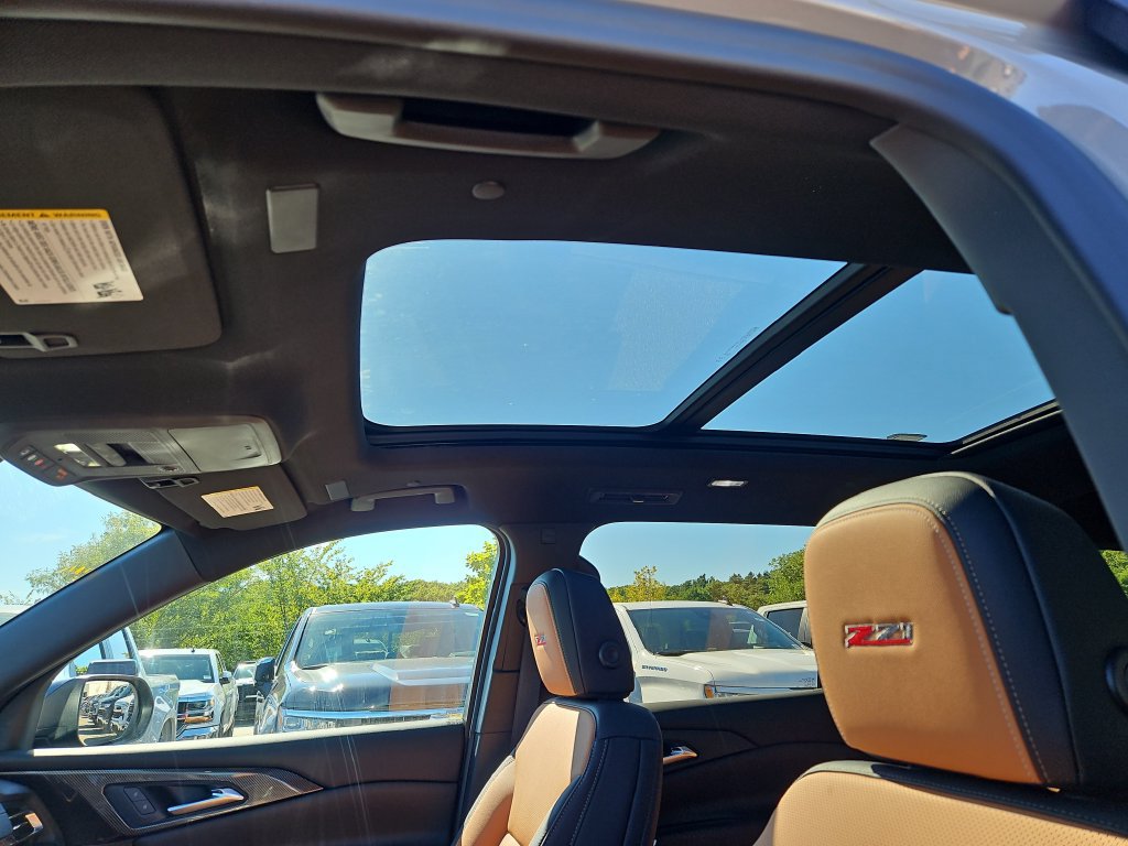 2027 Chevrolet Traverse Z71 - Photo 8