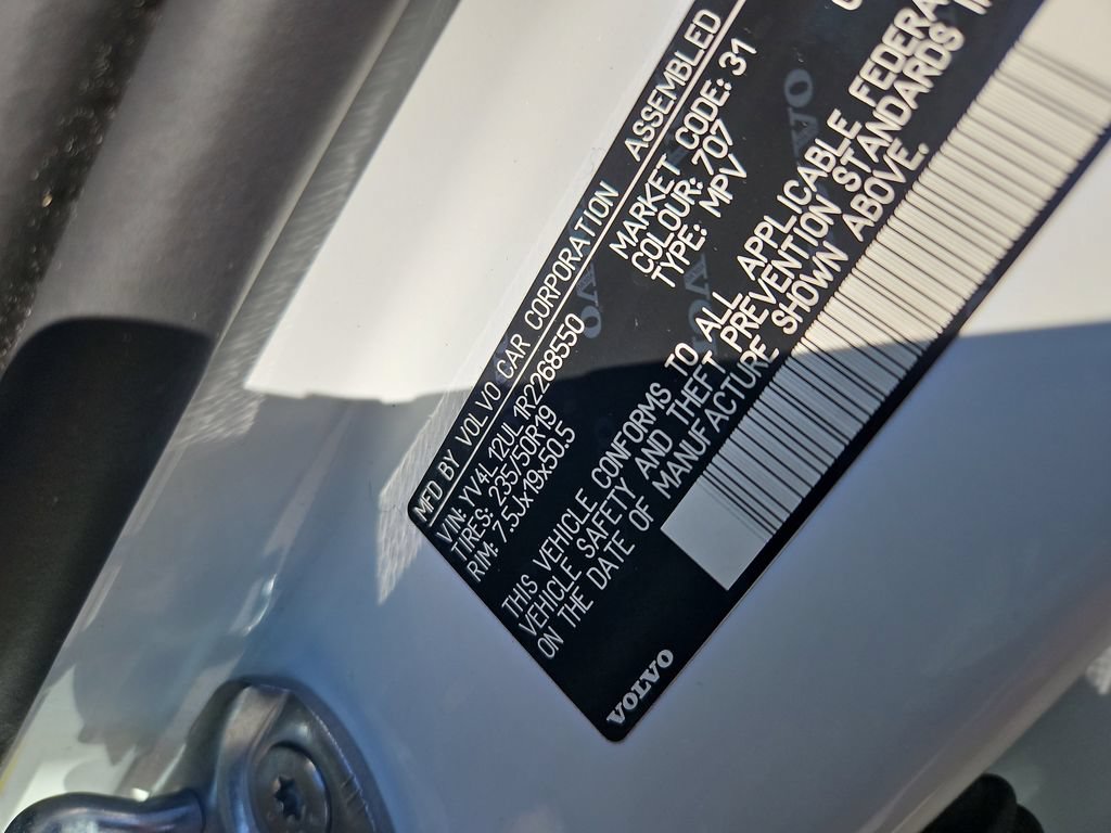 2024 Volvo XC40 Plus - Photo 14
