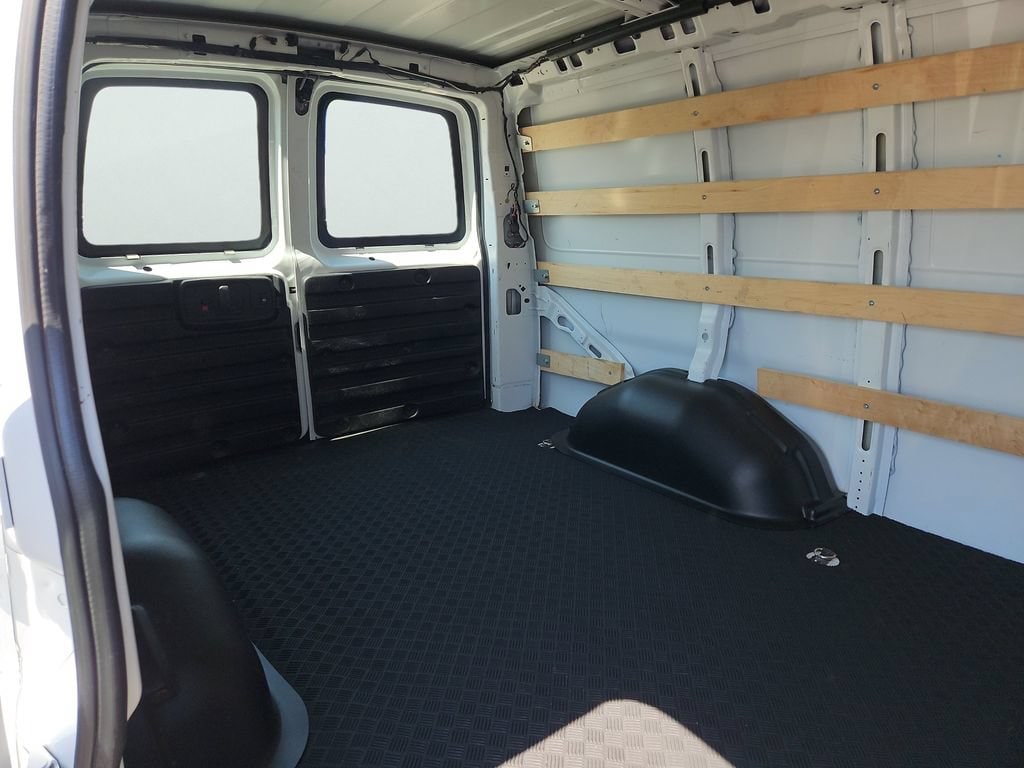2024 Chevrolet Express Cargo Work Van - Photo 27