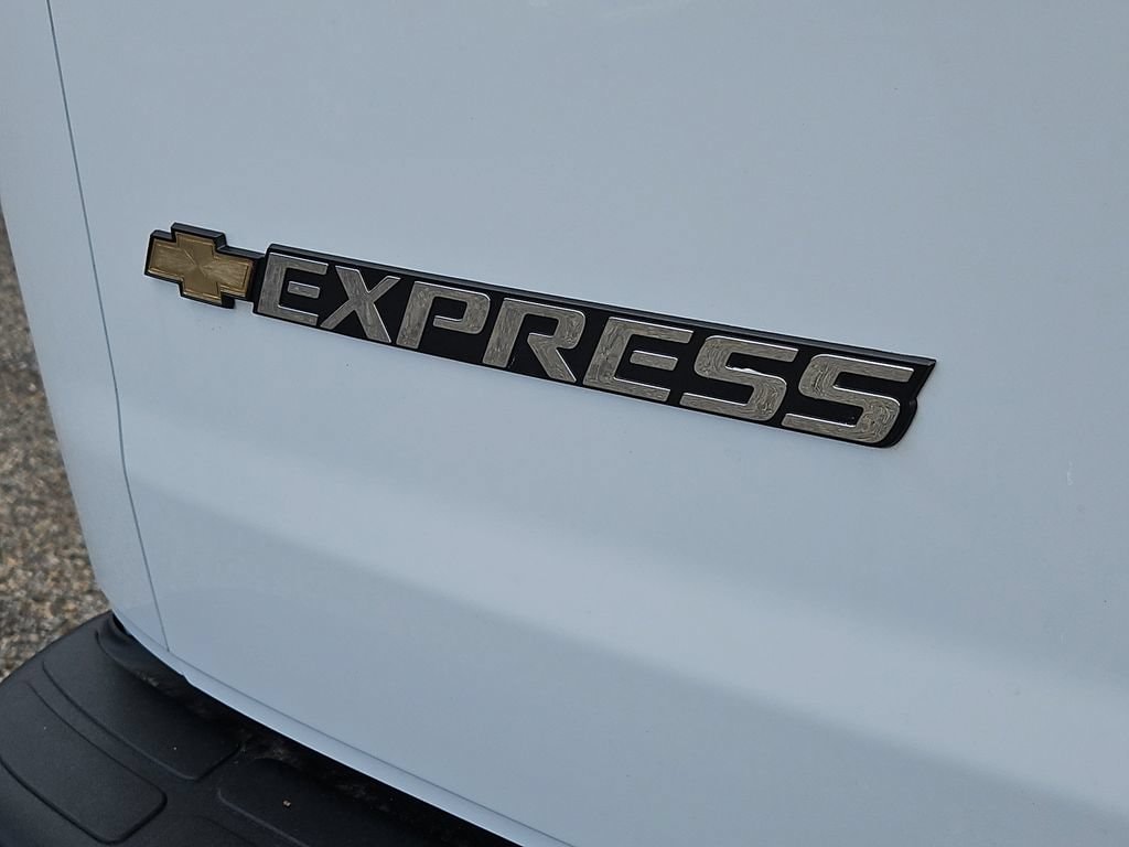 2025 Chevrolet Express Cargo Work Van - Photo 6