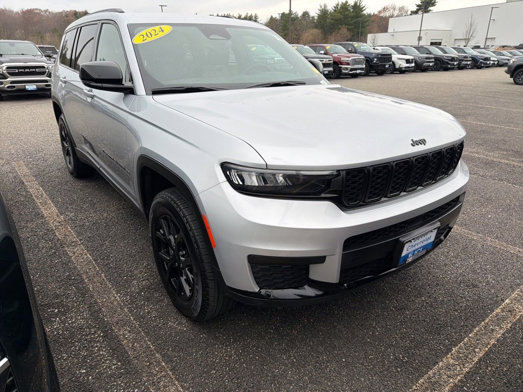 2024 Jeep Grand Cherokee Altitude photo 3