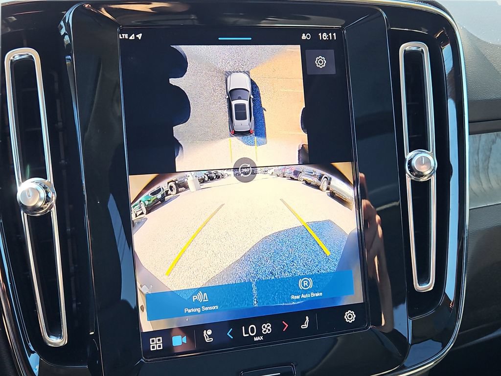 2024 Volvo XC40 Plus - Photo 16