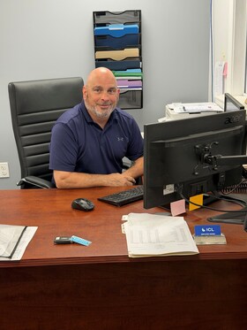 Staff member Bob Mcleer from ID_692912