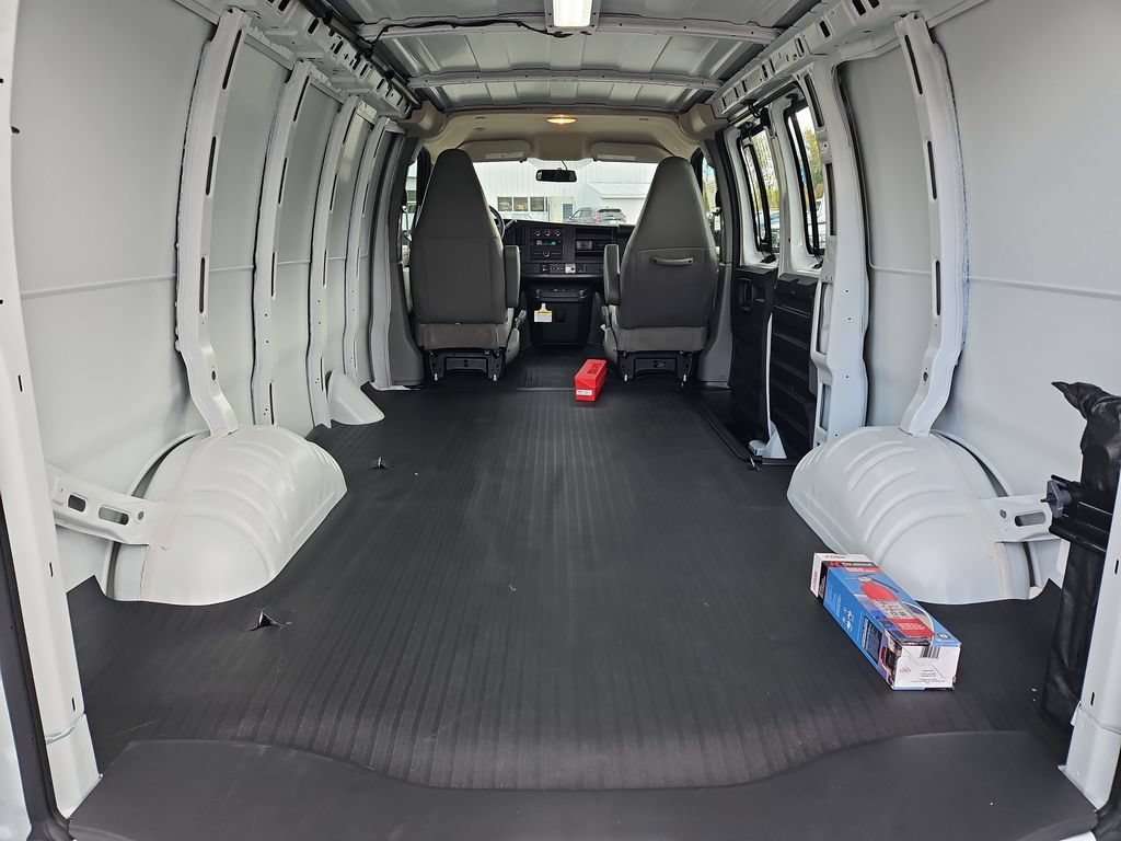 2025 Chevrolet Express Cargo Work Van - Photo 18