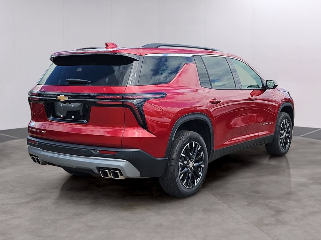 Used 2025 Chevrolet Traverse LT SUV