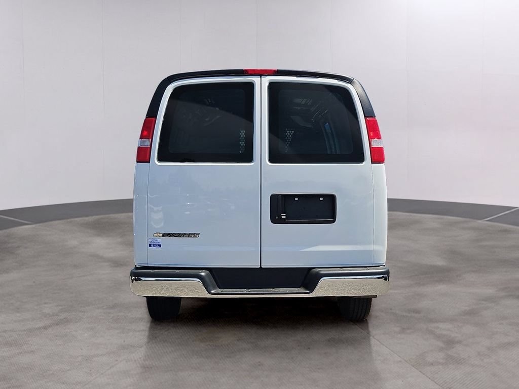 2024 Chevrolet Express Cargo Work Van - Photo 5