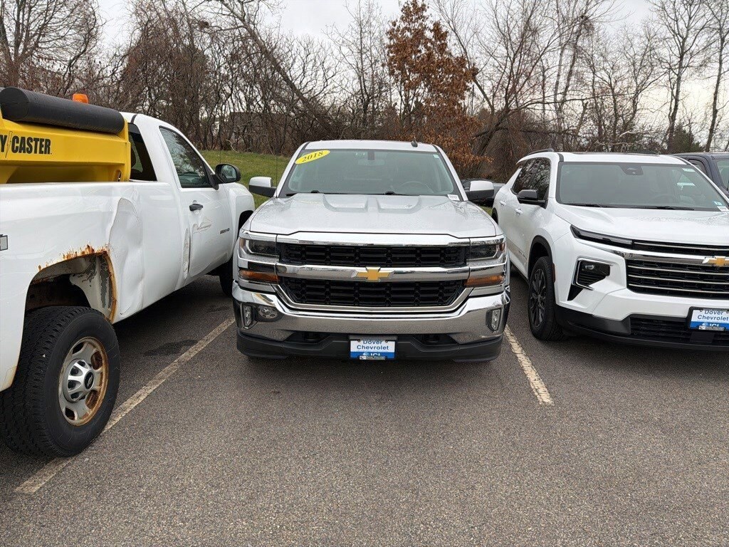 2018 Chevrolet Silverado 1500 LT photo 2