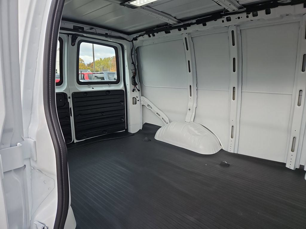 2025 Chevrolet Express Cargo Work Van - Photo 17
