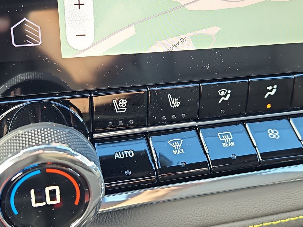 2026 Chevrolet Colorado ZR2 - Photo 15