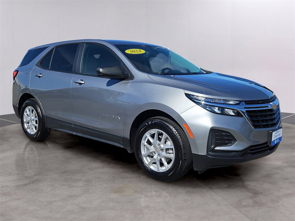2024 Chevrolet Equinox LS photo 3
