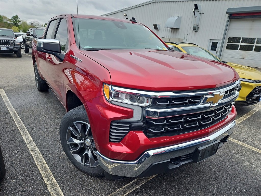 Used 2022 Chevrolet Silverado 1500 LT with VIN 3GCPDDEK9NG563460 for sale in Dover, NH