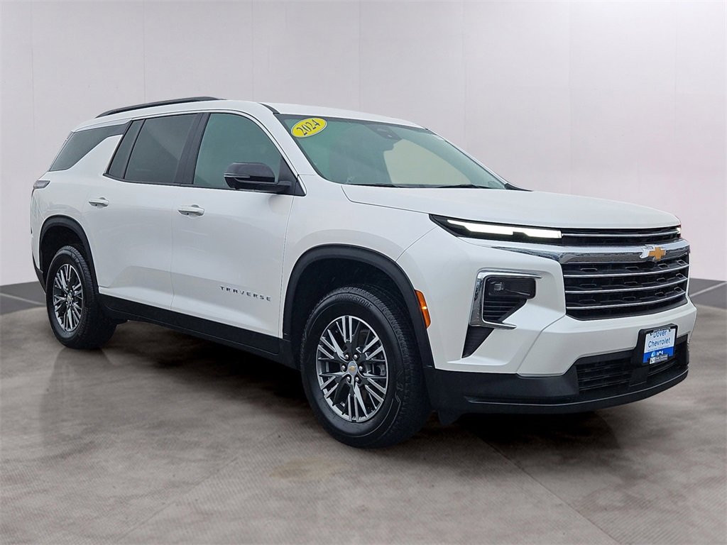2024 Chevrolet Traverse photo 2