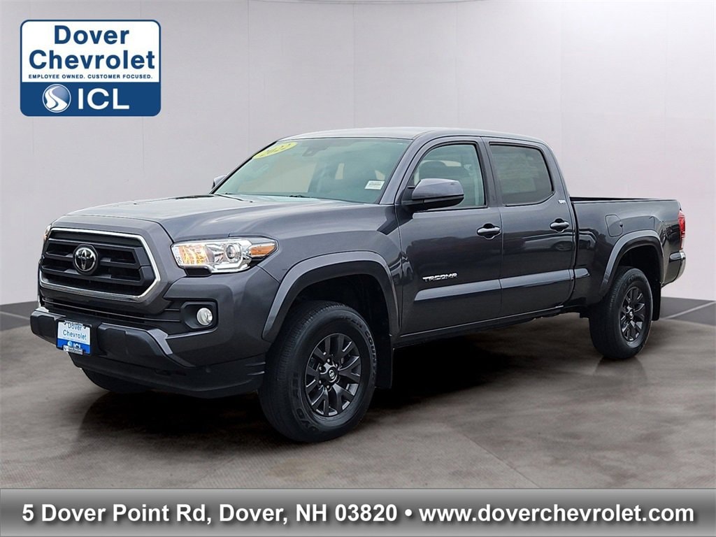2022 Toyota Tacoma SR5's photo