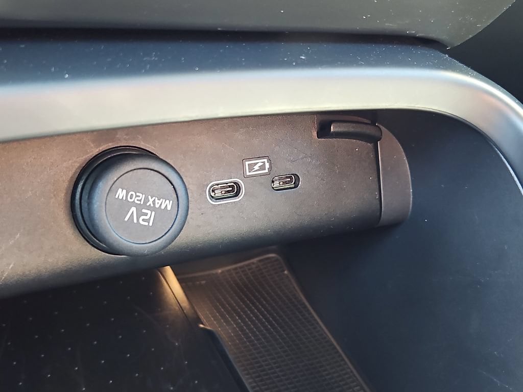 2024 Volvo XC40 Plus - Photo 19