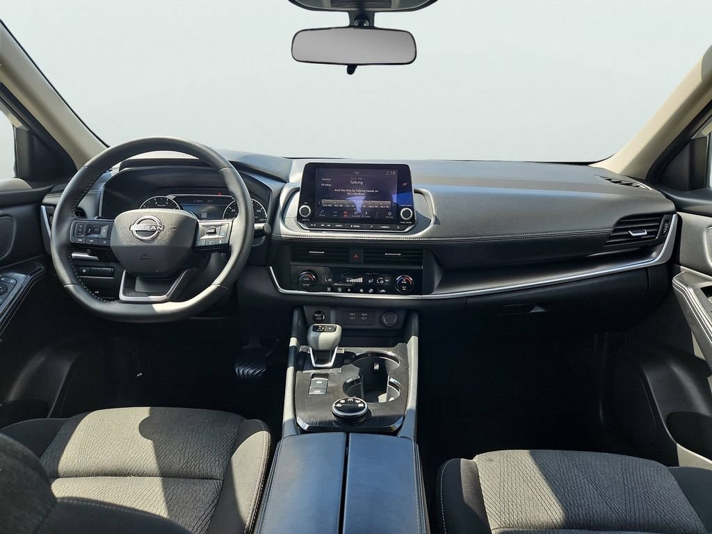 2025 Nissan Rogue SV - Photo 11