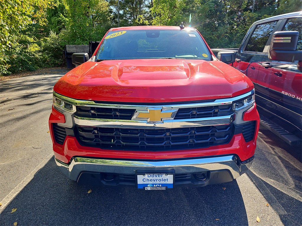2023 Chevrolet Silverado 1500 LT photo 2