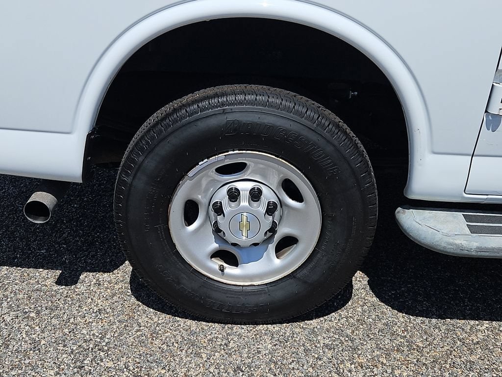 2024 Chevrolet Express Cargo Work Van - Photo 9