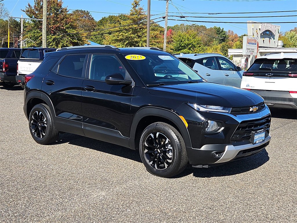 2023 Chevrolet Trailblazer LT photo 3