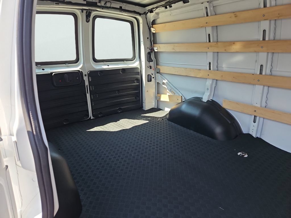 2024 Chevrolet Express Cargo Work Van - Photo 27