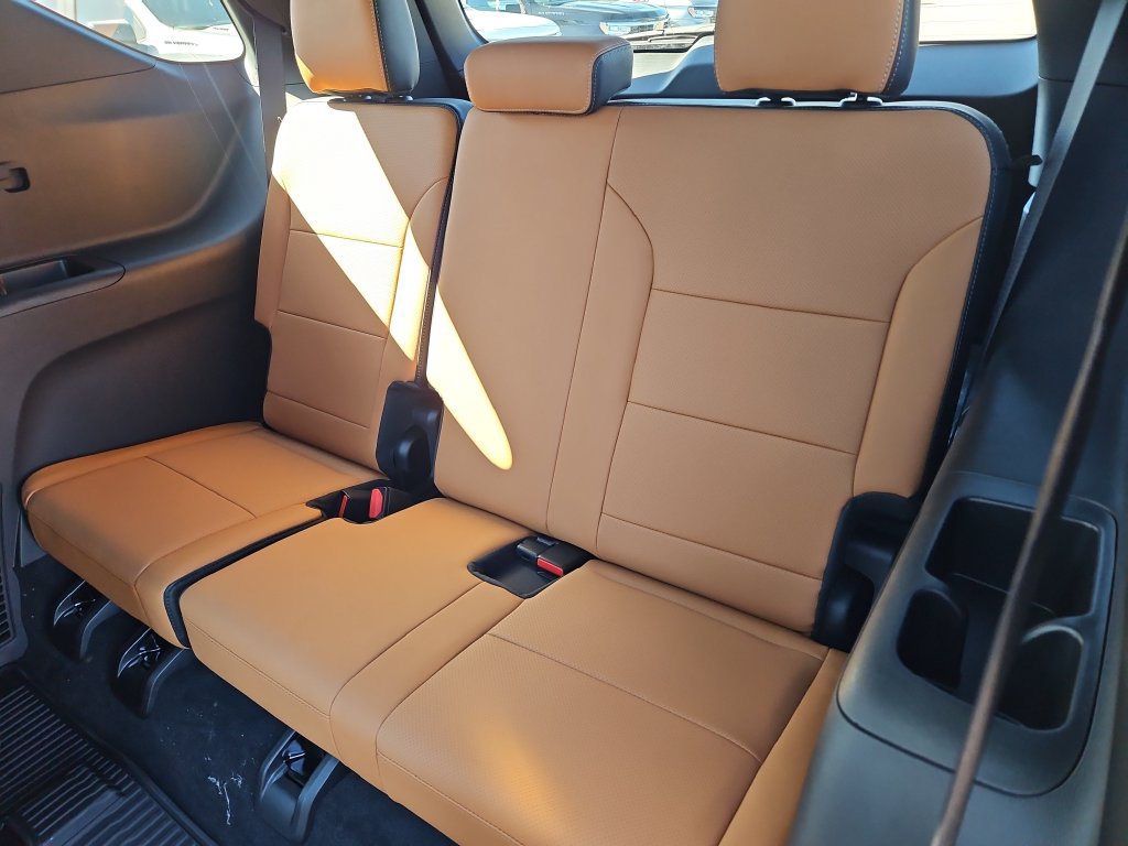 2027 Chevrolet Traverse Z71 - Photo 23