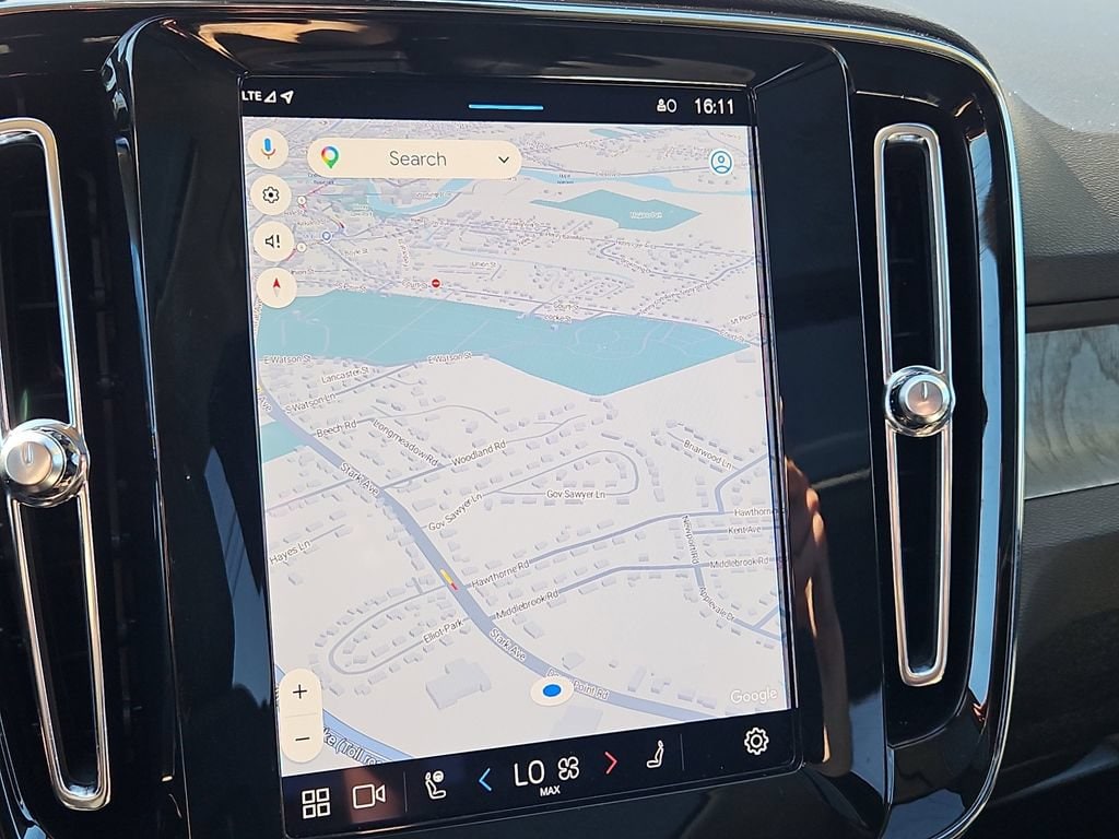 2024 Volvo XC40 Plus - Photo 17