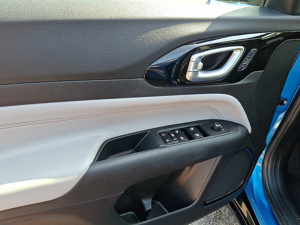 2025 Jeep Compass Limited - Photo 2