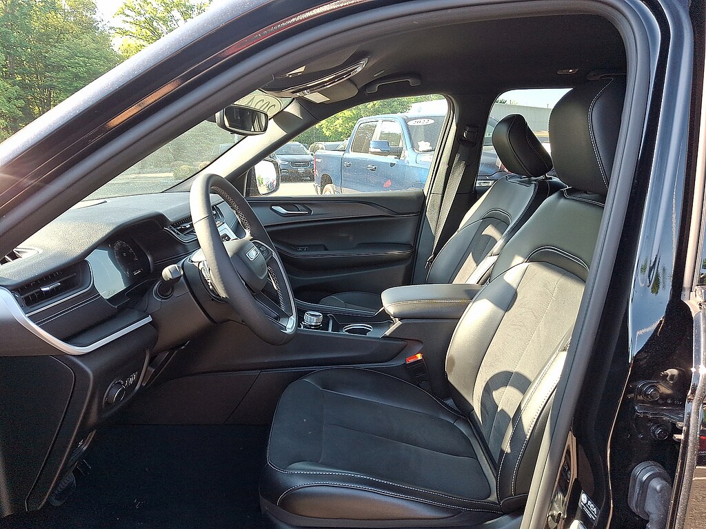Certified 2024 Jeep Grand Cherokee Altitude SUV