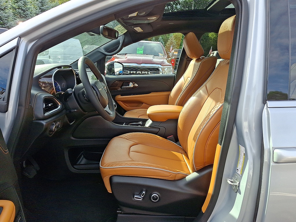 Certified 2023 Chrysler Pacifica Pinnacle Van Passenger Van