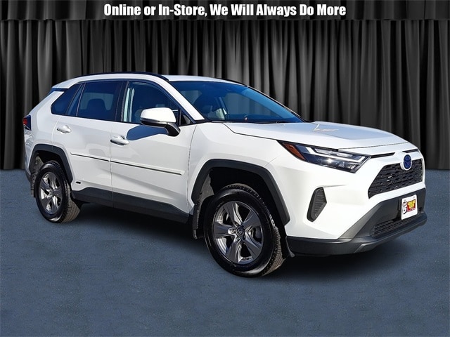 2024 Toyota RAV4 XLE's photo