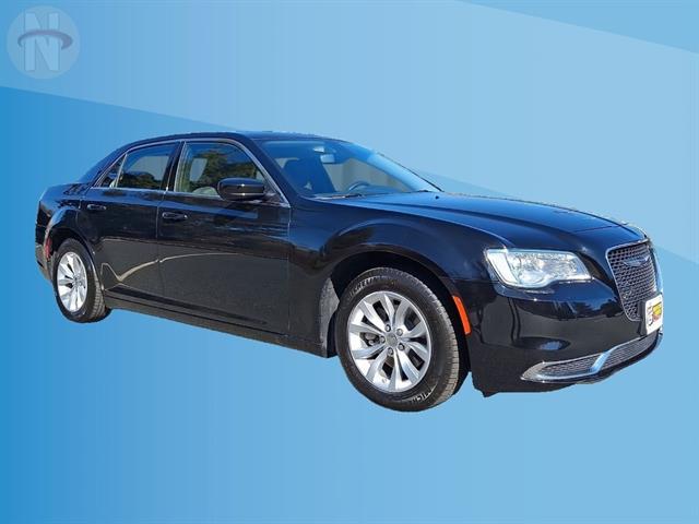 2023 Chrysler 300 Touring's photo
