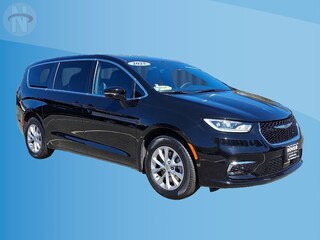 2025 Chrysler Pacifica Select East Hanover, NJ